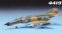 アカデミー1/144 F-4E ファントム2                           