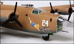 ミニクラフト1/72 B-24D“Strawberry Bitch”                