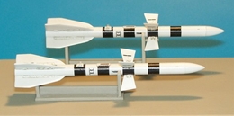 プラスモデル1/72 UZR-27 空対空長距離ミサイル 訓練弾                