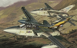 ドラゴン1/144 トーネード F3 No.111”RAF結成90周年記念塗装“       