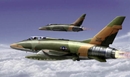 トランペッターモデル1/72 米空軍 F-100F スーパーセイバー            